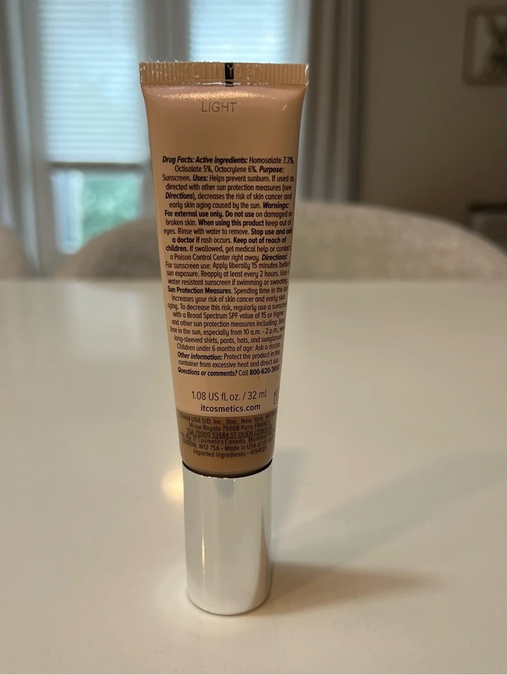 it cosmetics CC+ Nude Glow Skin Tint in Light